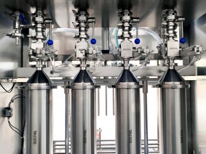 Filling-nozzles-and-valves-in-our-liquid-filling-machine